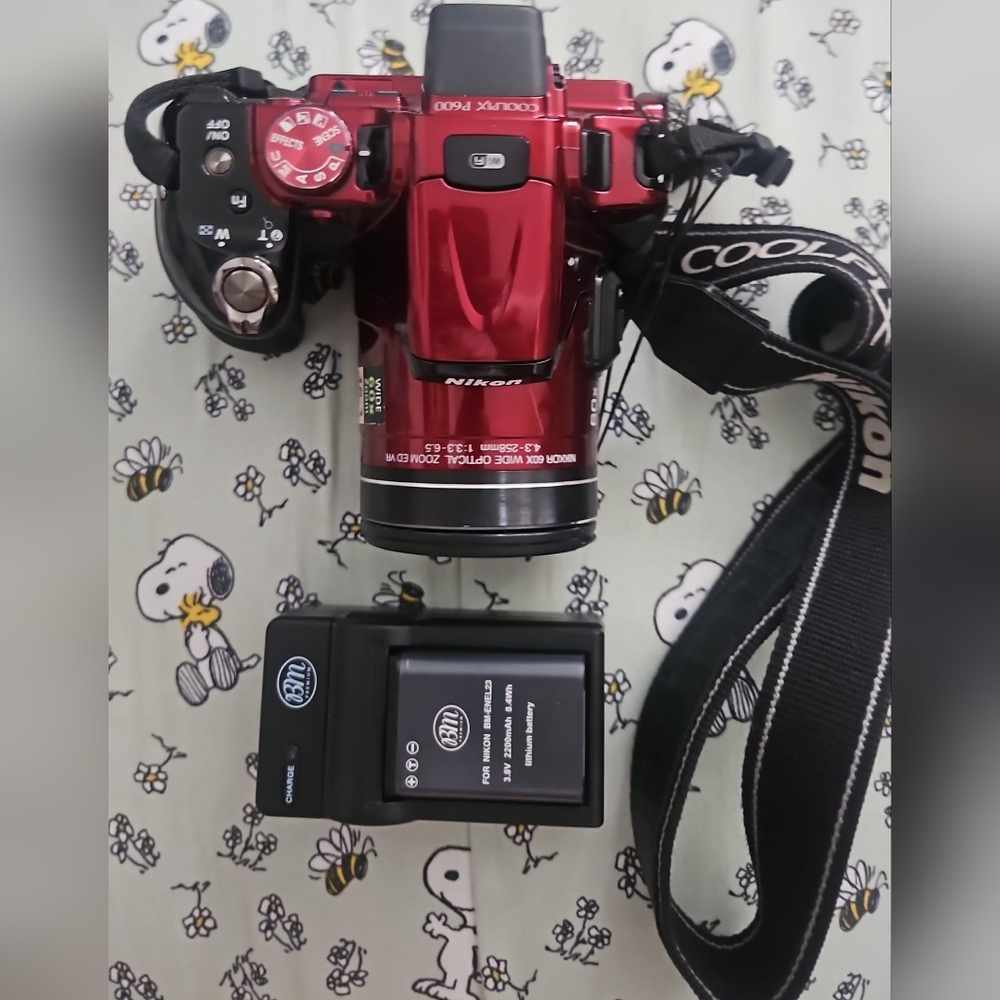 Nikon Coolpix P600 Digital Camera 60x Zoom 16.1 MP Wi-fi (working)